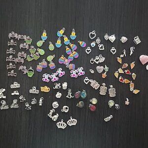ASSORTED CHARMS LOT CATS DOGS HALLOWEEN EASTER GRADUATION HEARTS SHOPPING 109 PC